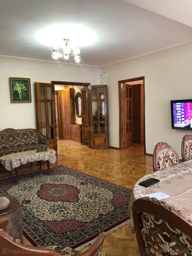 3 otaqlı Mənzil 90 m² 28 May m. Kirayə verilir