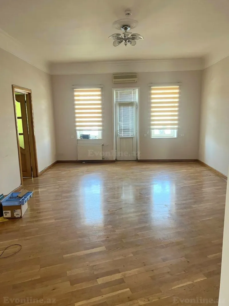 20 otaqlı Ofis 1100 m² Nizami m. Kirayə verilir