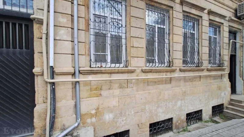 Satılır 4 otaqlı Mənzil Köhnə tikili 80 m² İçərişəhər m. - şəkil 2