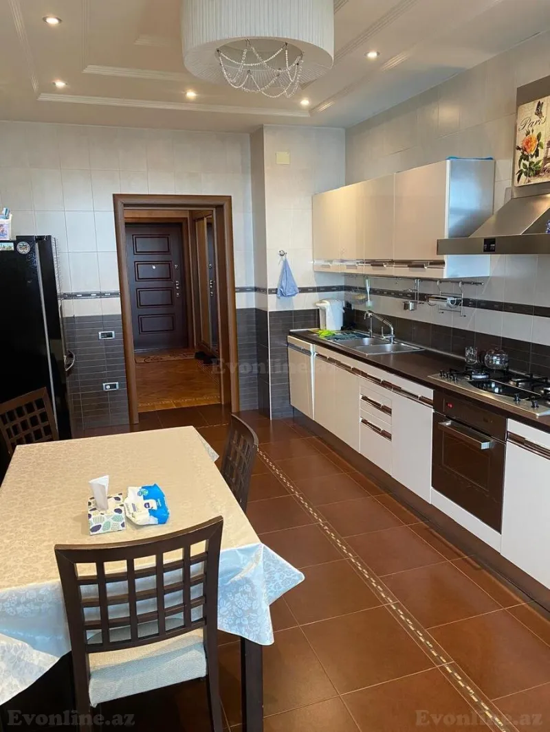 Kirayə verilir 4 otaqlı Mənzil Yeni tikili 200 m² 28 May m. - şəkil 10