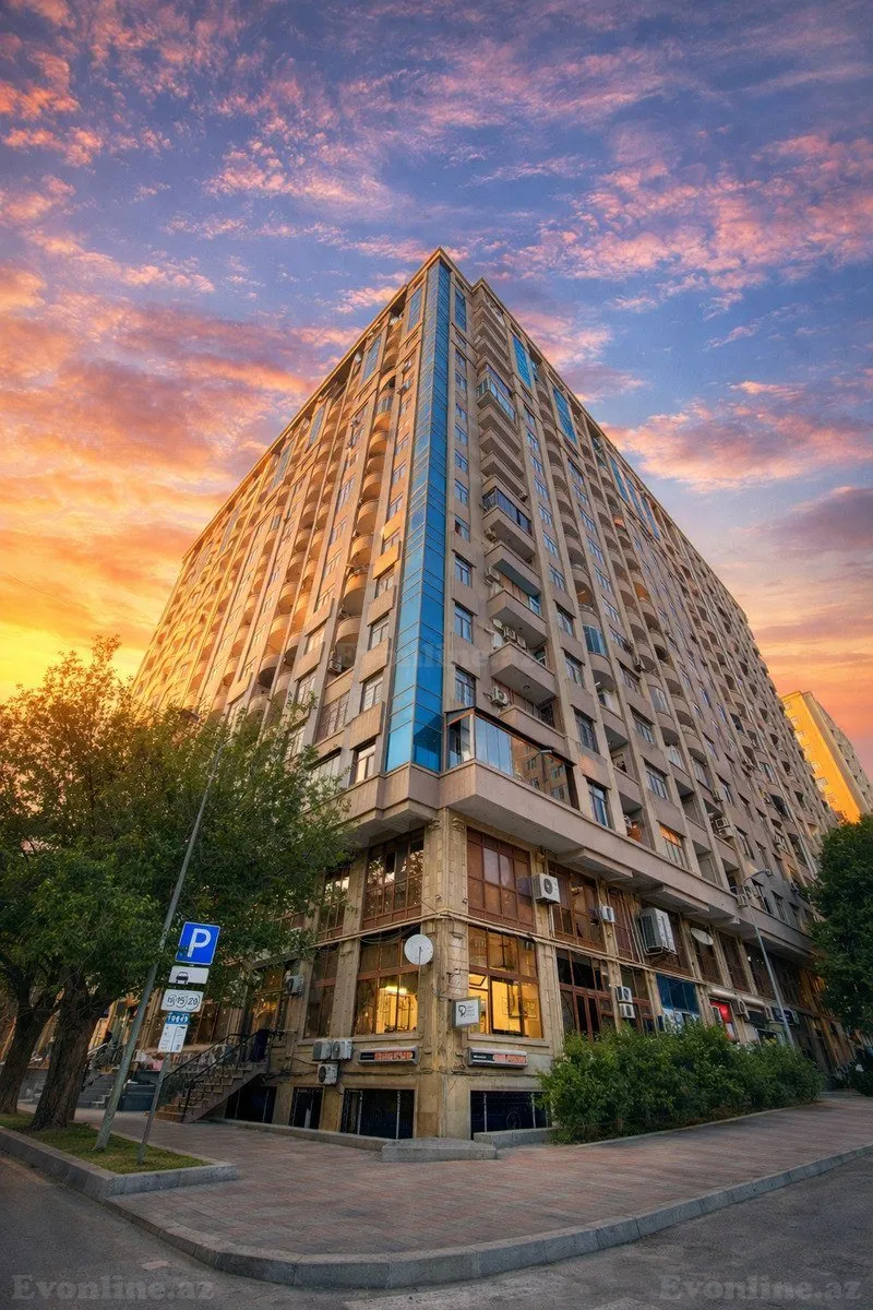 Satılır 3 otaqlı Mənzil Yeni tikili 141 m² 28 May m.