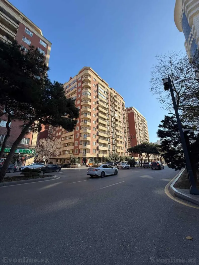 Satılır 4 otaqlı Mənzil Yeni tikili 212 m² Nəsimi r. - şəkil 2