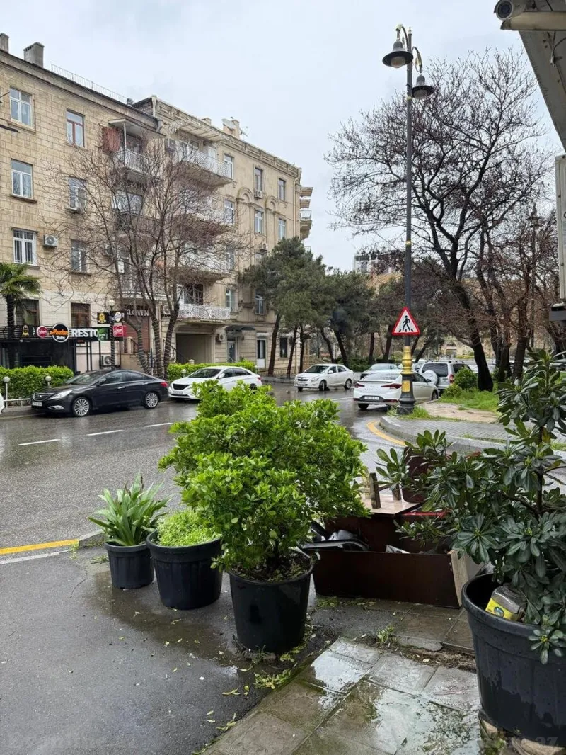 Satılır 2 otaqlı Mənzil Köhnə tikili 50 m² Yasamal r. - şəkil 3