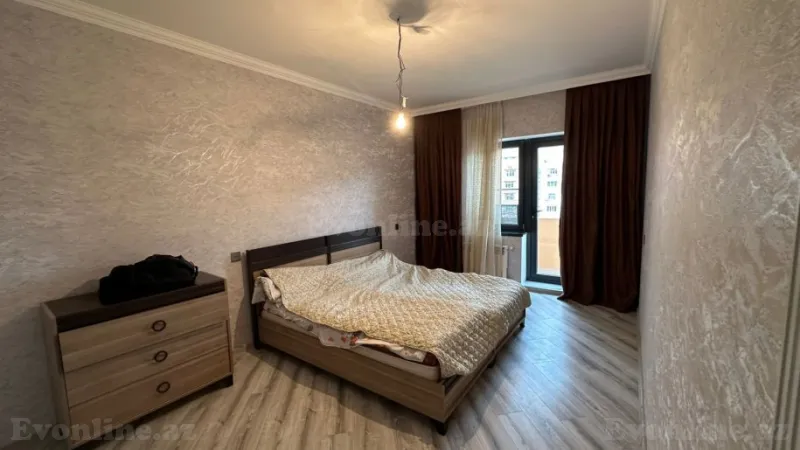Satılır 5 otaqlı Mənzil Köhnə tikili 120 m² Qaraçuxur