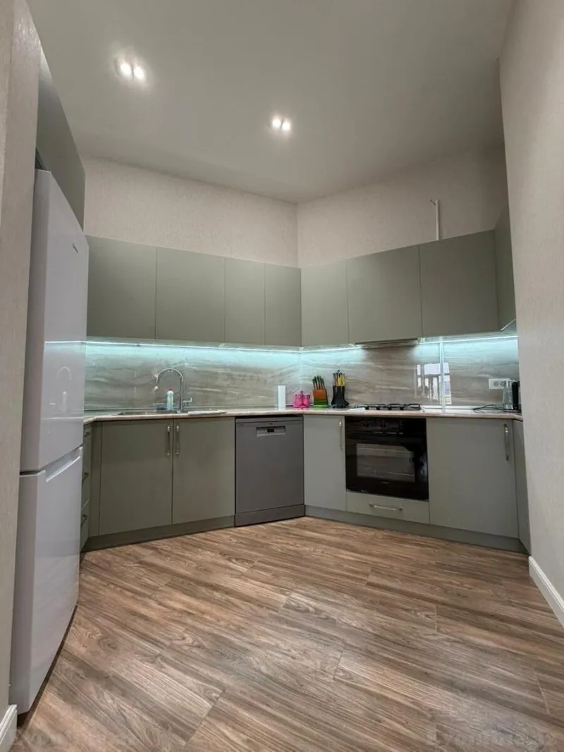 Kirayə verilir 3 otaqlı Mənzil Yeni tikili 100 m² Gənclik m. - şəkil 13