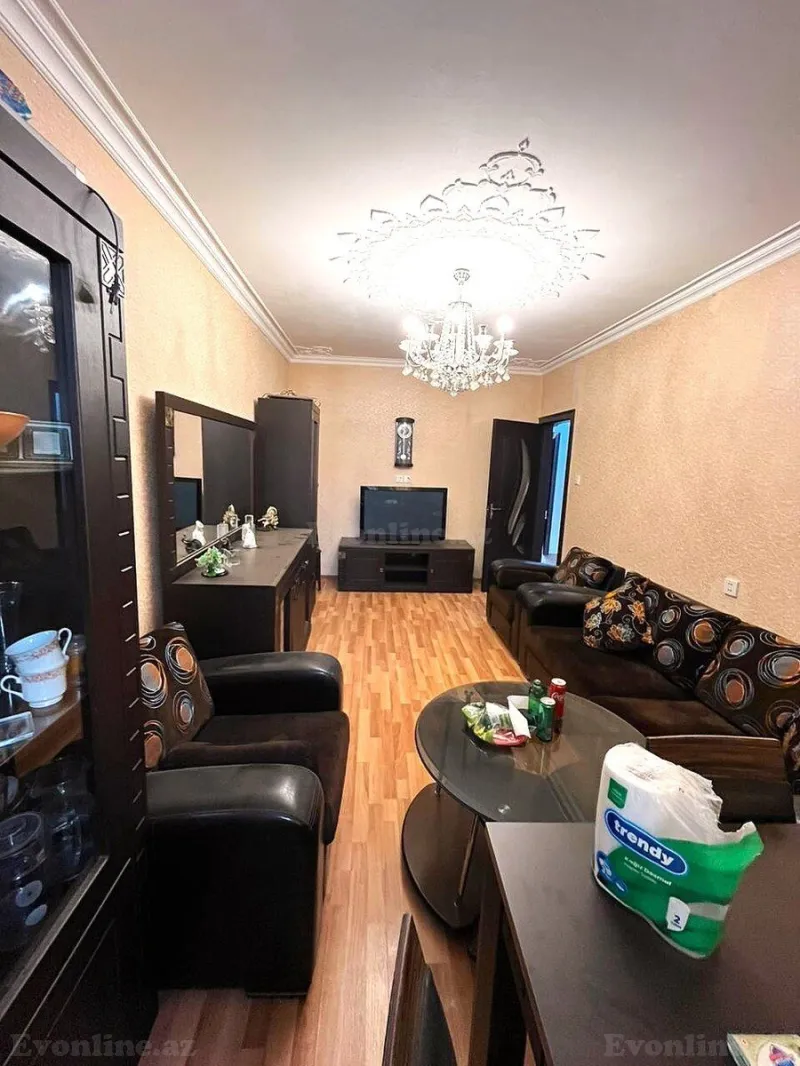 Satılır 3 otaqlı Mənzil Köhnə tikili 70 m² Elmlər Akademiyası m.