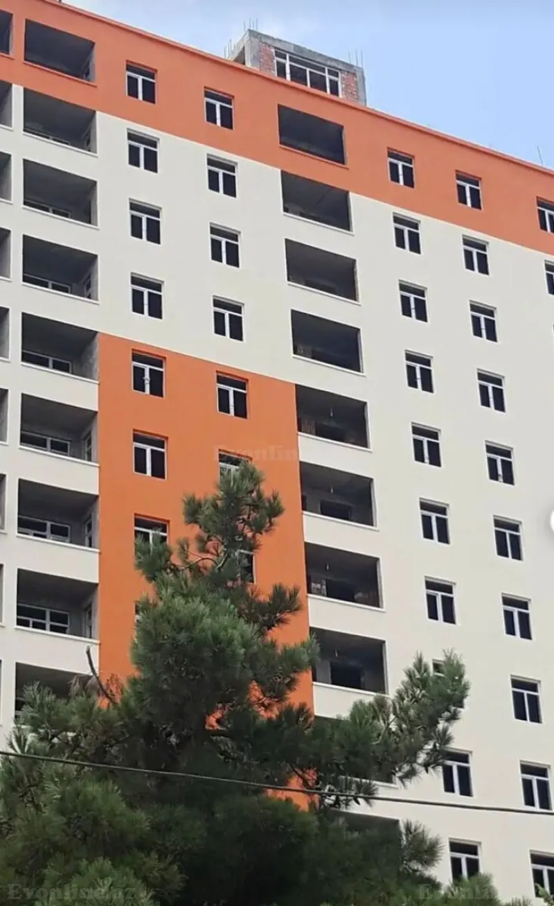 4 otaqlı Mənzil 110 m² Neftçilər m. Satılır