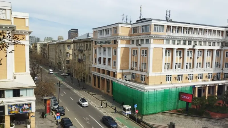 3 otaqlı Mənzil 80 m² Sahil m. Kirayə verilir