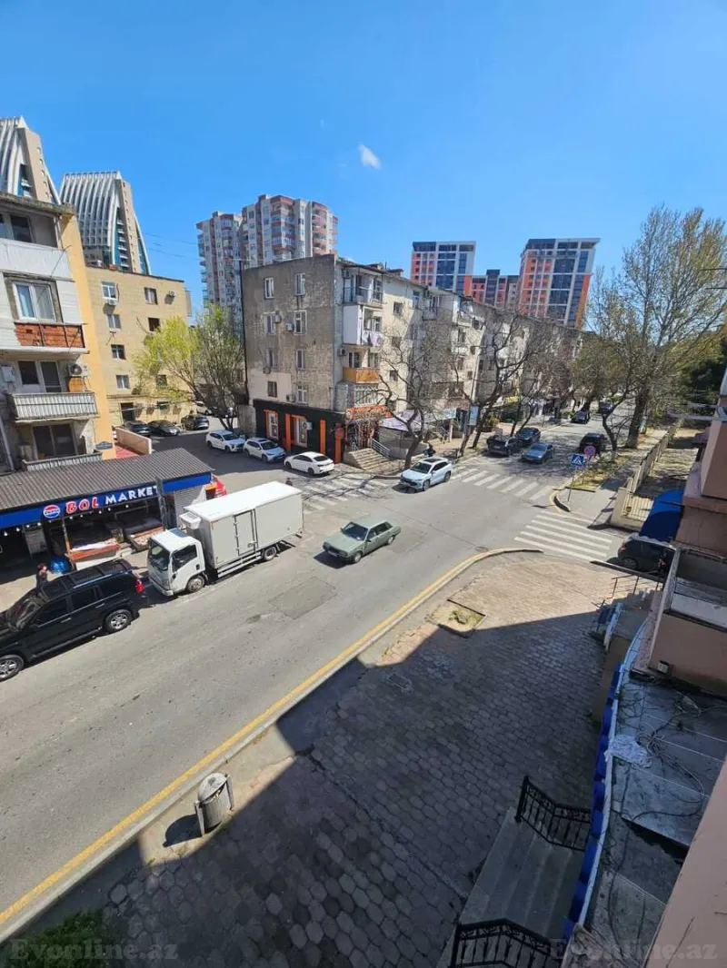 2 otaqlı Mənzil 40 m² Elmlər Akademiyası m. Satılır