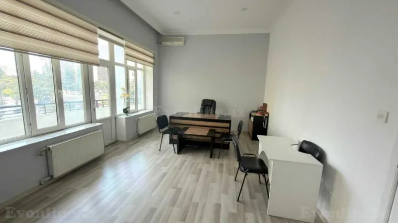 6 otaqlı Ofis 260 m² Gənclik m. Kirayə verilir
