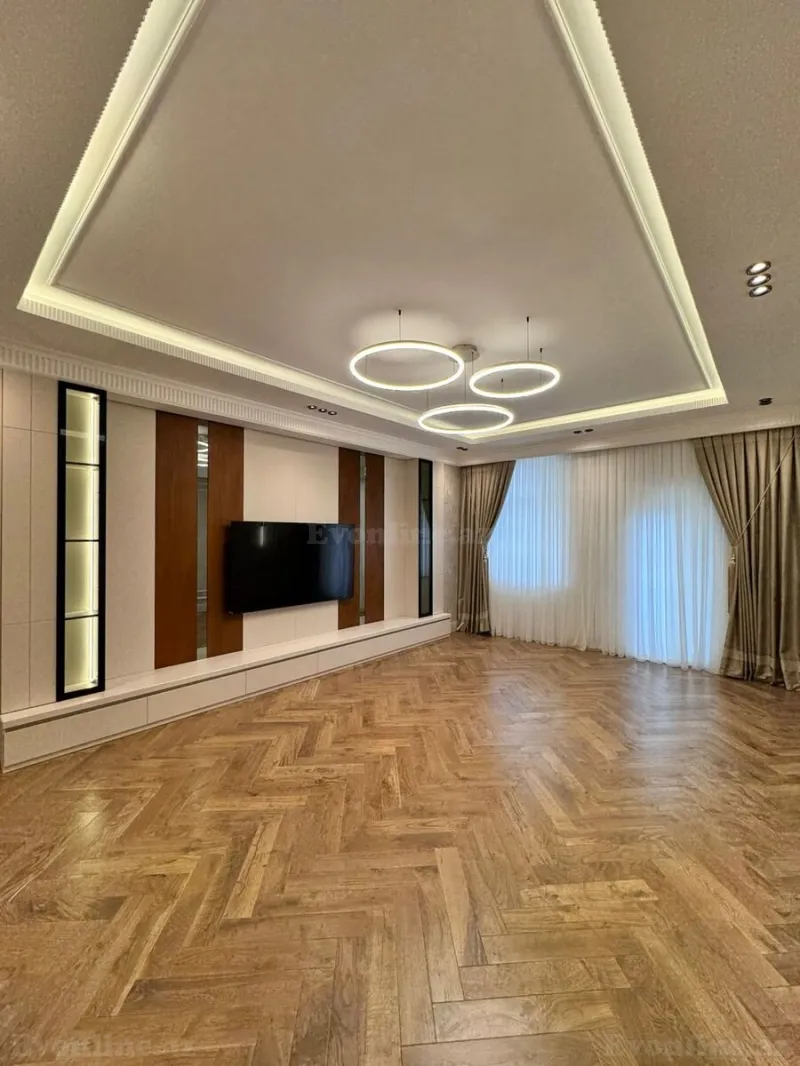 4 otaqlı Mənzil 185 m² Elmlər Akademiyası m. Satılır
