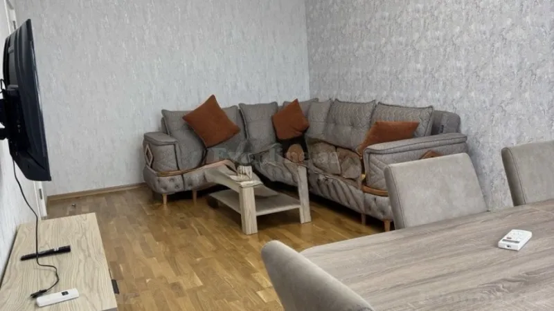 2 otaqlı Mənzil 77 m² Neftçilər m. Kirayə verilir