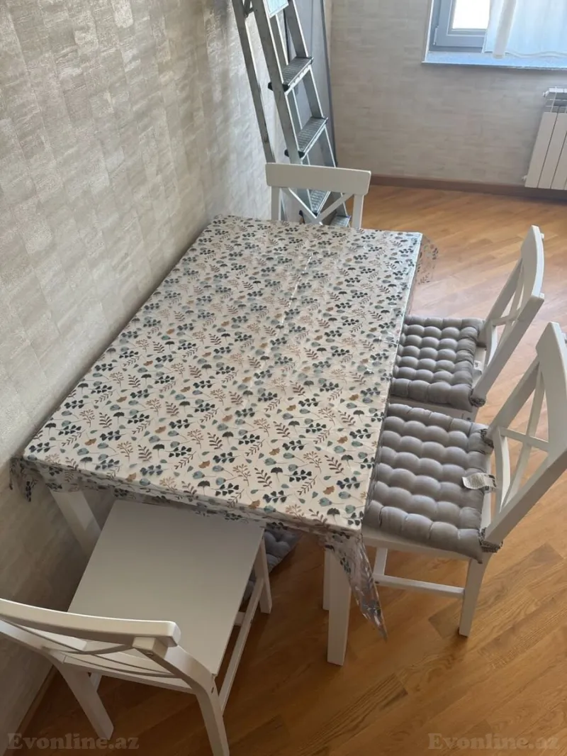 Kirayə verilir 3 otaqlı Mənzil Yeni tikili 130 m² Xətai r.