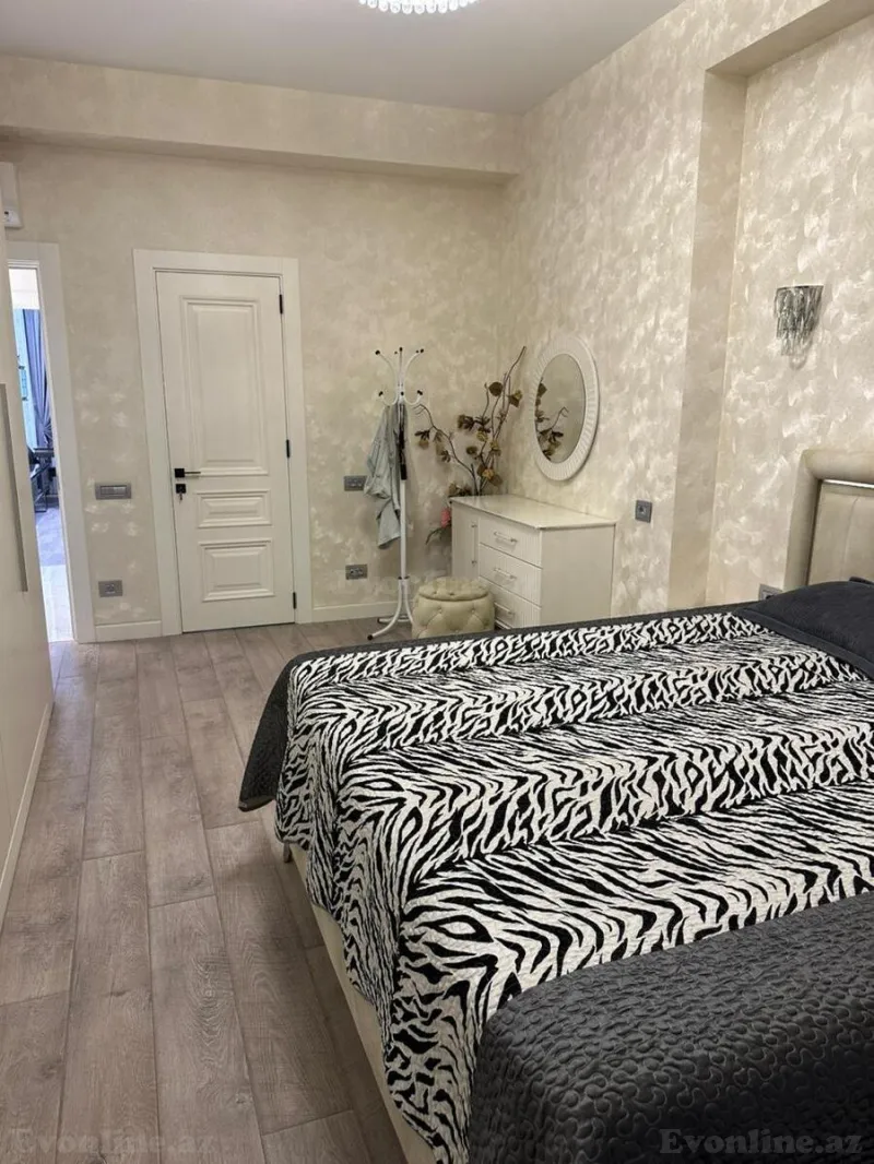 Kirayə verilir 4 otaqlı Mənzil Yeni tikili 140 m² Xətai r. - şəkil 16