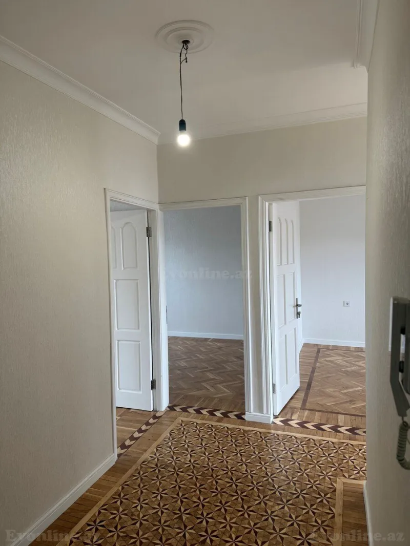 Satılır 4 otaqlı Mənzil Köhnə tikili 110 m² Xalqlar Dostluğu m. - şəkil 2