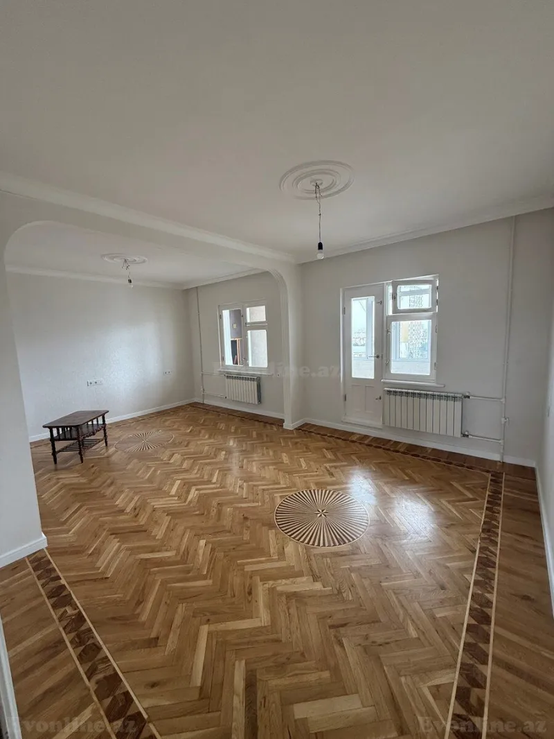 Satılır 4 otaqlı Mənzil Köhnə tikili 110 m² Xalqlar Dostluğu m. - şəkil 3