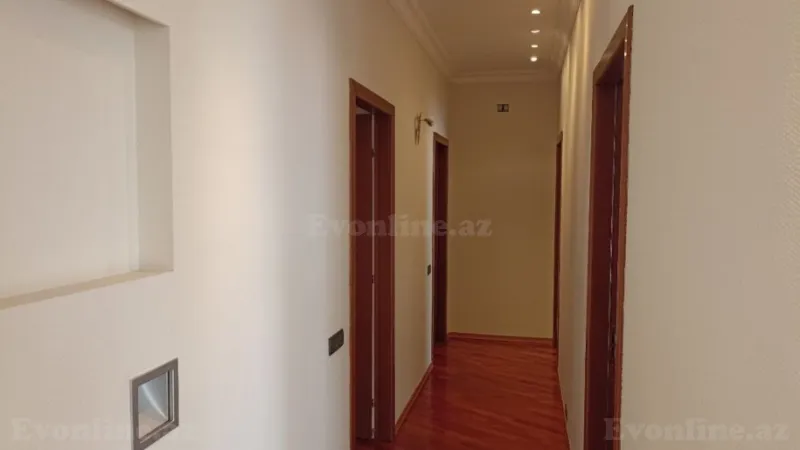 Kirayə verilir 4 otaqlı Mənzil Köhnə tikili 170 m² Sahil m.