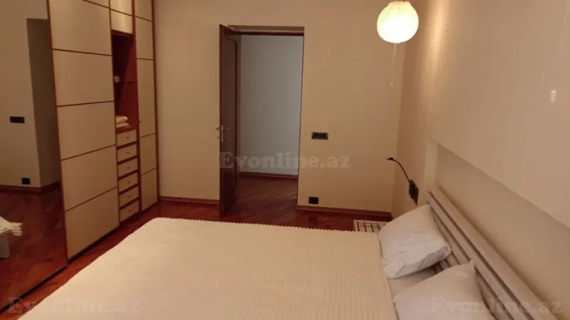 Kirayə verilir 4 otaqlı Mənzil Köhnə tikili 170 m² Sahil m. - şəkil 2