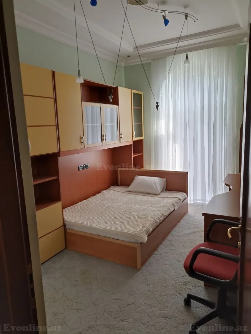 Kirayə verilir 4 otaqlı Mənzil Köhnə tikili 170 m² Sahil m. - şəkil 7