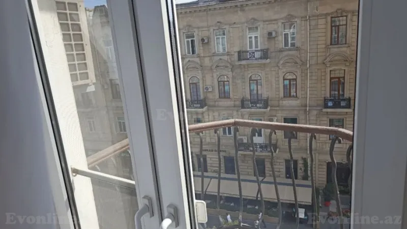 Kirayə verilir 4 otaqlı Mənzil Köhnə tikili 170 m² Sahil m. - şəkil 8