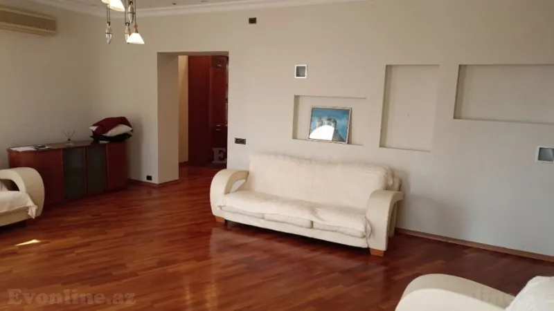 Kirayə verilir 4 otaqlı Mənzil Köhnə tikili 170 m² Sahil m. - şəkil 10