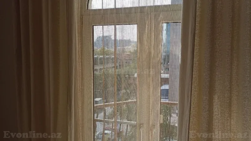 Kirayə verilir 4 otaqlı Mənzil Köhnə tikili 170 m² Sahil m. - şəkil 13