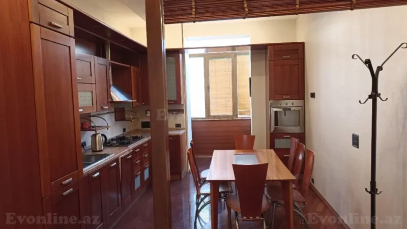 Kirayə verilir 4 otaqlı Mənzil Köhnə tikili 170 m² Sahil m. - şəkil 16