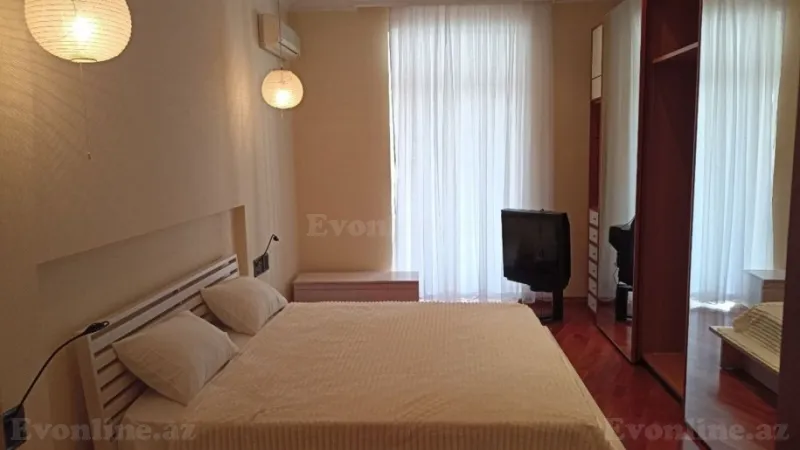 Kirayə verilir 4 otaqlı Mənzil Köhnə tikili 170 m² Sahil m. - şəkil 19