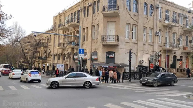 Satılır 3 otaqlı Mənzil Köhnə tikili 76 m² 28 May m.