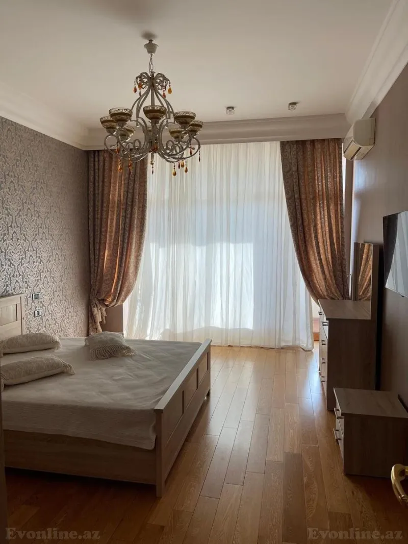 Satılır 4 otaqlı Mənzil Yeni tikili 245 m² 28 May m.