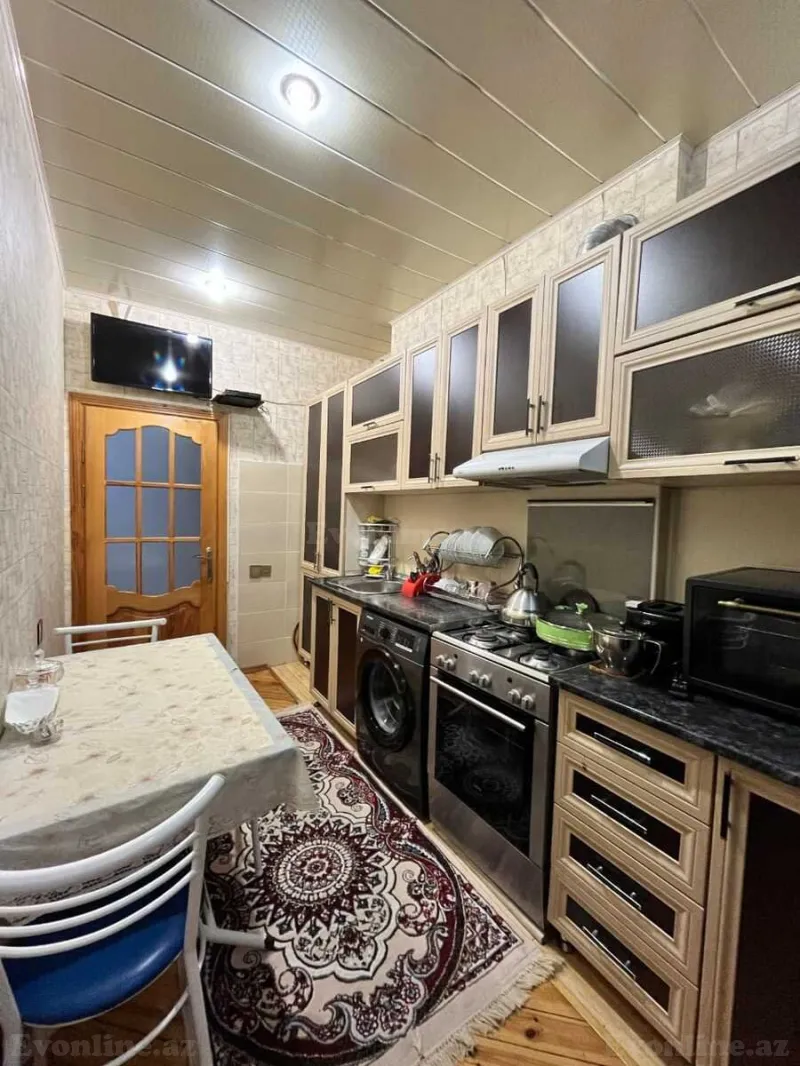 Kirayə verilir 3 otaqlı Mənzil Yeni tikili 150 m² 8 Noyabr m.