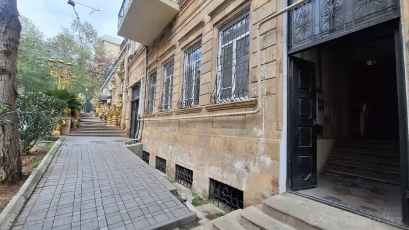 Satılır 4 otaqlı Mənzil Köhnə tikili 80 m² İçərişəhər m. - şəkil 4