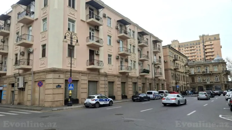 Satılır 3 otaqlı Mənzil Köhnə tikili 80 m² Sahil m.