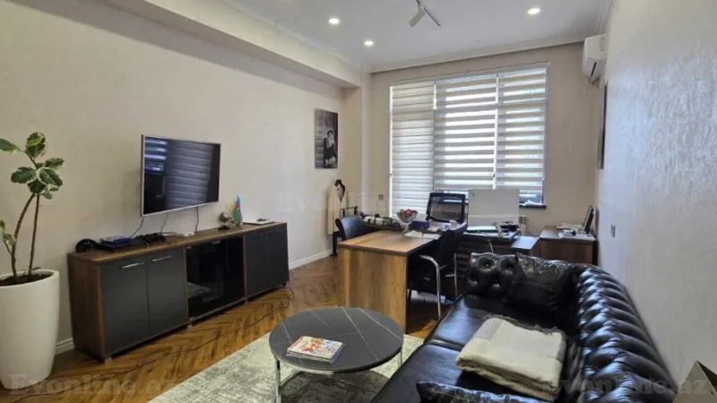 5 otaqlı Ofis 220 m² Koroğlu m. Kirayə verilir