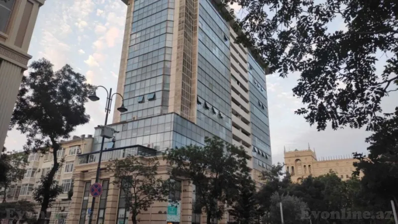 Kirayə verilir 3 otaqlı Mənzil Yeni tikili 100 m² 28 May m.