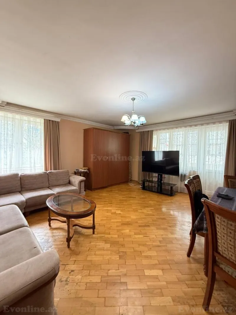 Satılır 3 otaqlı Mənzil Köhnə tikili 95 m² 8 Noyabr m.