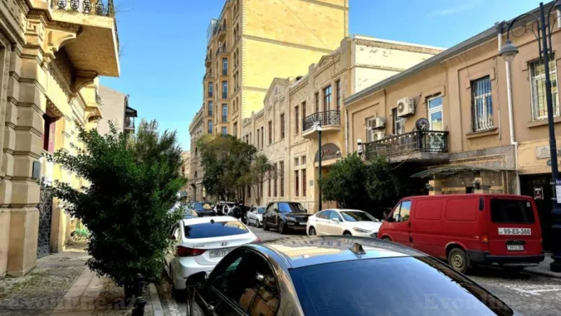 Satılır 3 otaqlı Mənzil Köhnə tikili 110 m² Sahil m. - şəkil 17