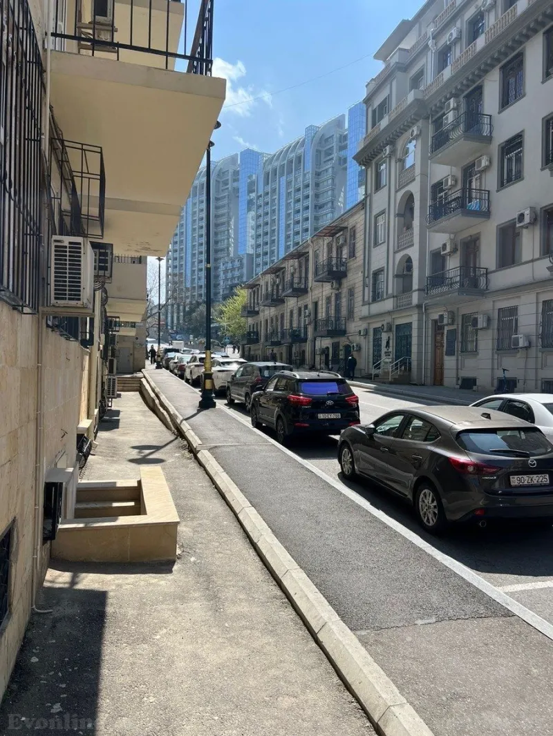 1 otaqlı Mənzil 31 m² İçərişəhər m. Satılır