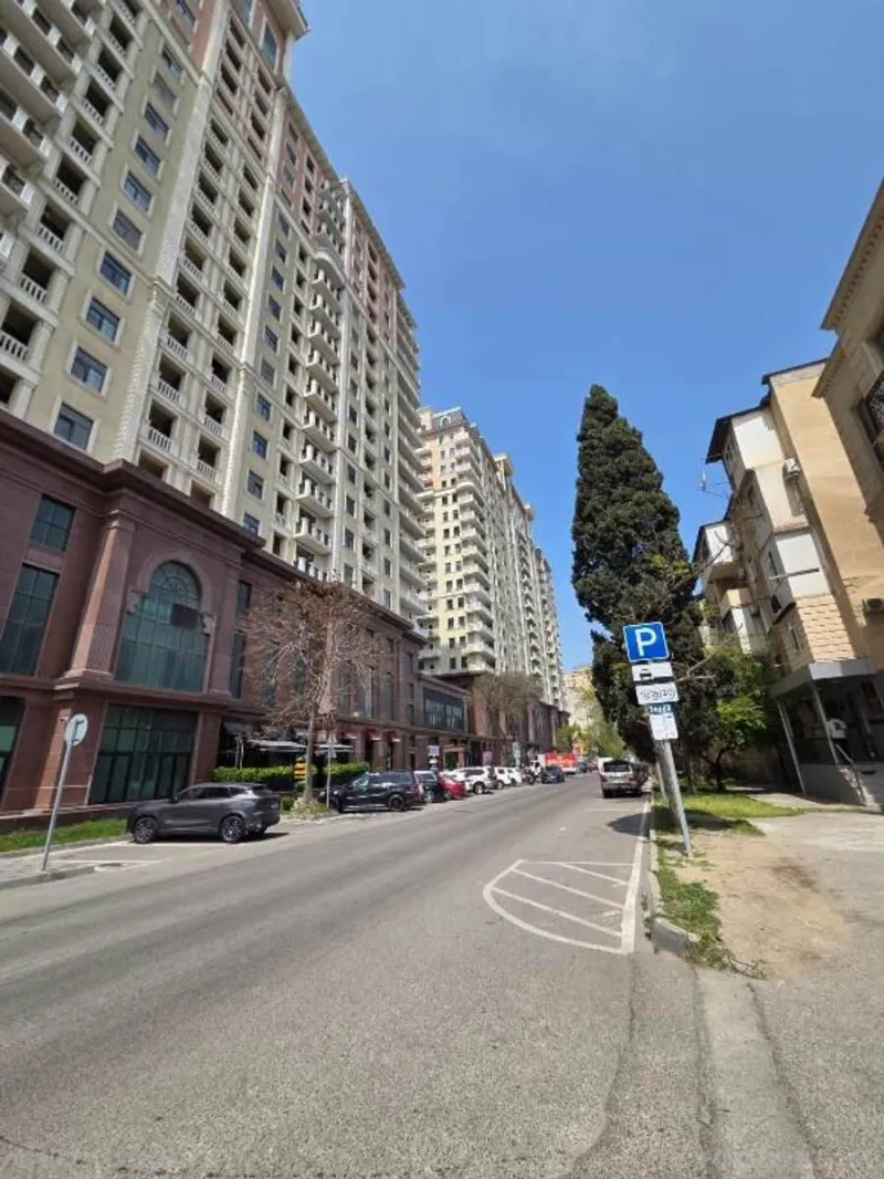 Satılır 4 otaqlı Mənzil Yeni tikili 165 m² Elmlər Akademiyası m.