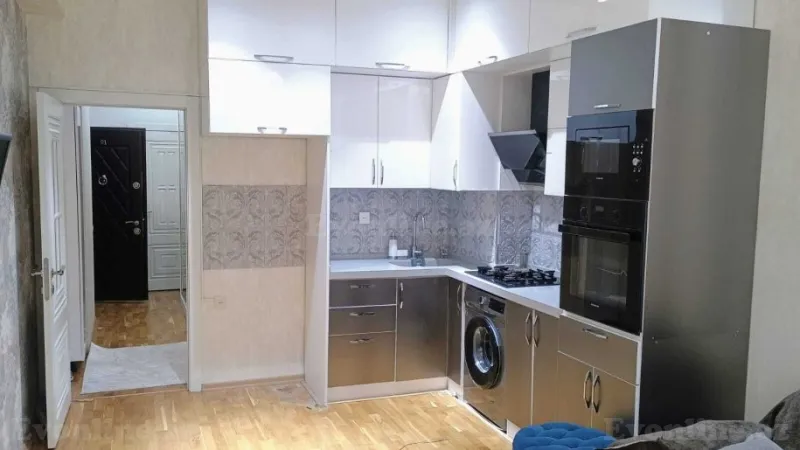 3 otaqlı Mənzil 100 m² Elmlər Akademiyası m. Kirayə verilir