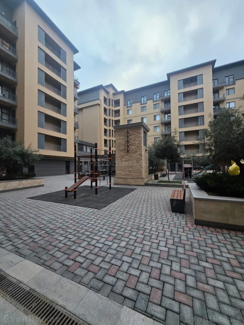 3 otaqlı Mənzil 136 m² Xətai r. Satılır