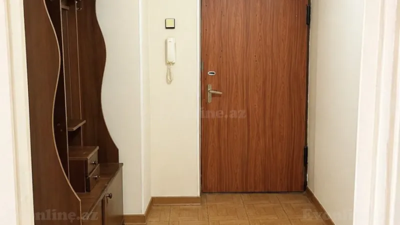 Kirayə verilir 4 otaqlı Mənzil Köhnə tikili 74 m² Elmlər Akademiyası m.