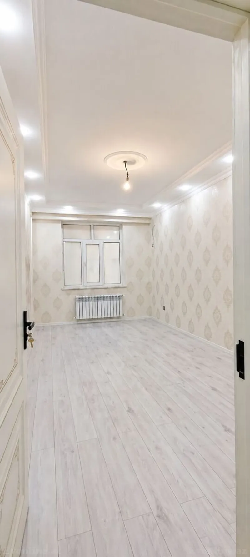 4 otaqlı Mənzil 100 m² İnşaatçılar m. Satılır