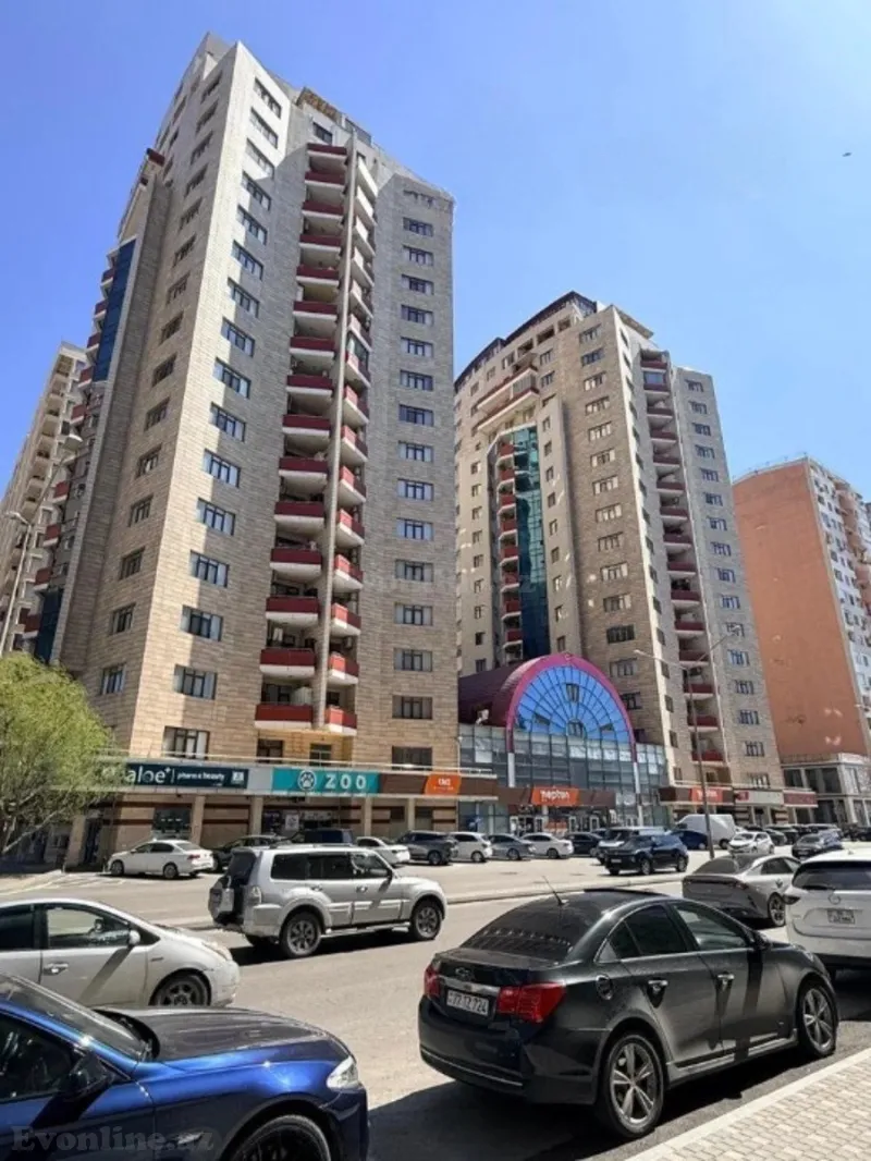 3 otaqlı Mənzil 148 m² 8 Noyabr m. Satılır