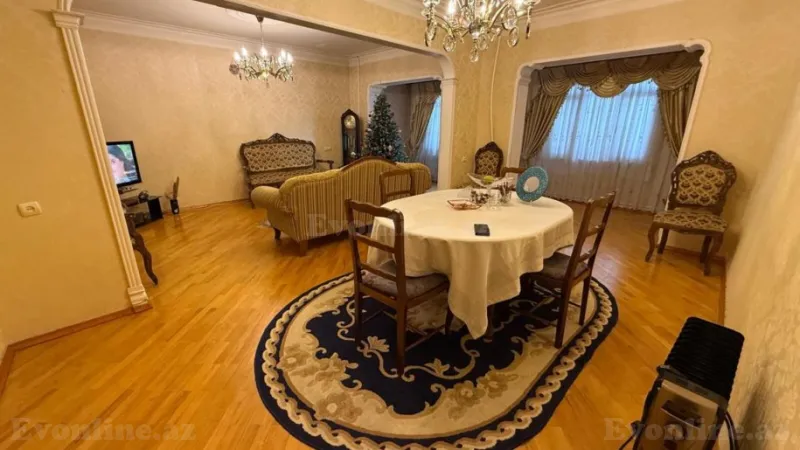 Satılır 5 otaqlı Mənzil Köhnə tikili 120 m² 8-ci mikrorayon