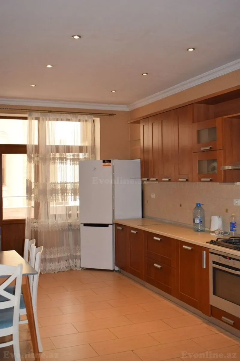 Kirayə verilir 3 otaqlı Mənzil Yeni tikili 138 m² 28 May m. - şəkil 8