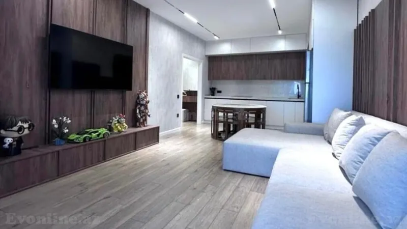 Kirayə verilir 3 otaqlı Mənzil Yeni tikili 150 m² 8 Noyabr m.