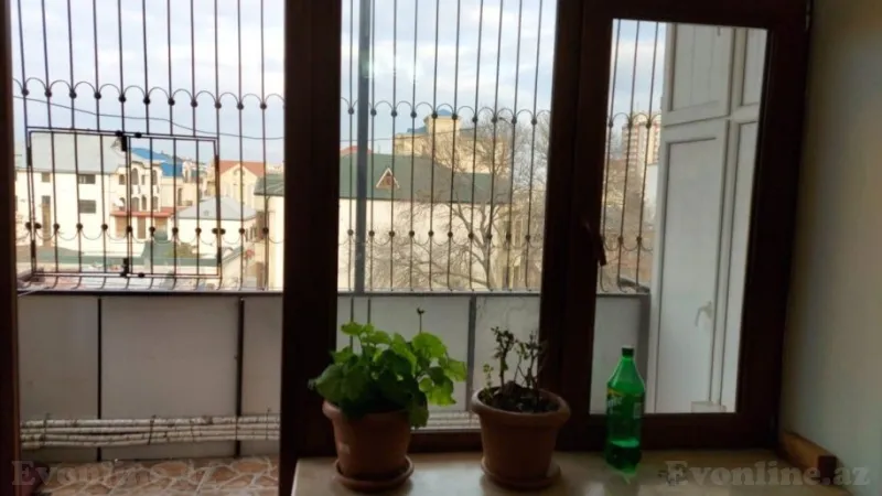 Satılır 2 otaqlı Mənzil Köhnə tikili 63 m² Nərimanov r. - şəkil 2