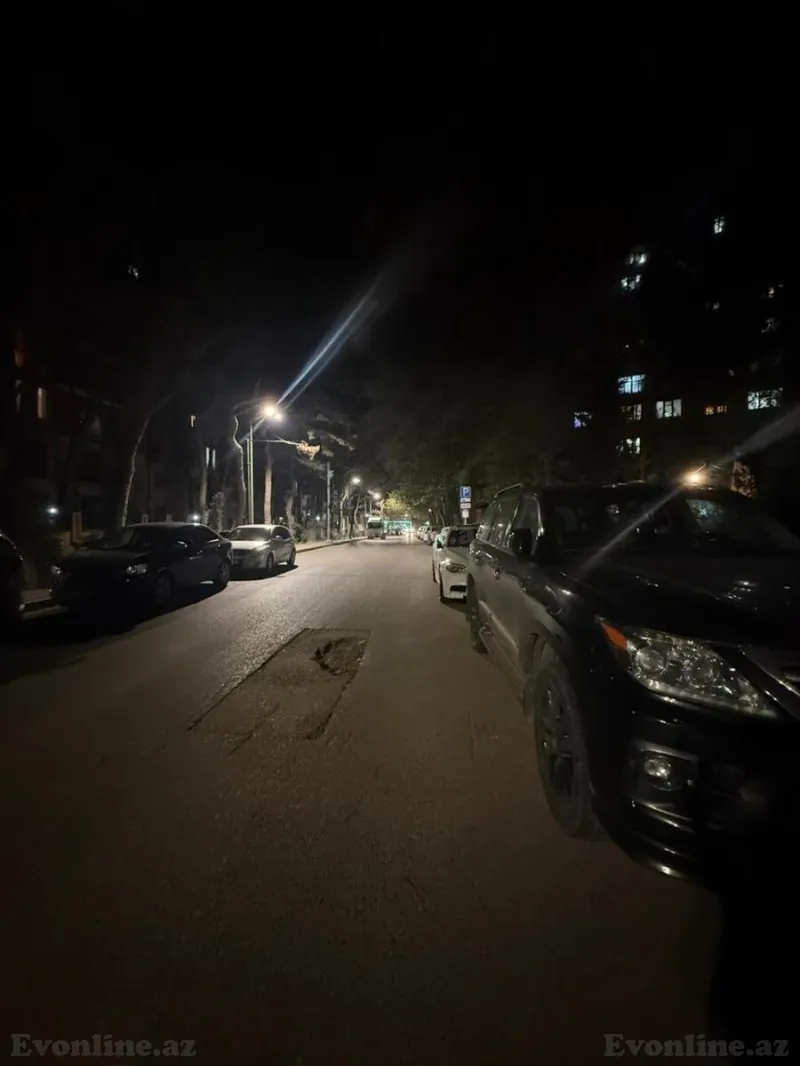 Satılır 4 otaqlı Mənzil Köhnə tikili 100 m² Gənclik m. - şəkil 2