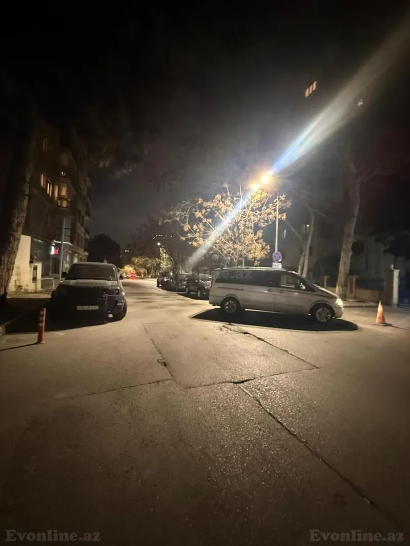 Satılır 4 otaqlı Mənzil Köhnə tikili 100 m² Gənclik m. - şəkil 3